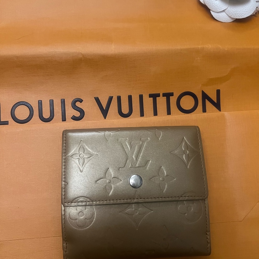 Louis Vuitton gold vernis mat compact wallet 🔥🔥 - Picture 5 of 7